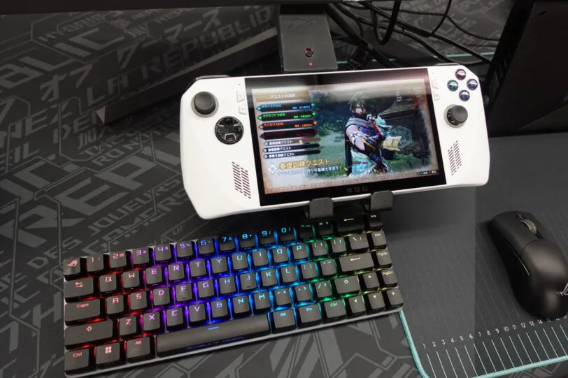 ROG Allyをワイヤレスキーボード・ワイヤレスマウスと接続した写真
